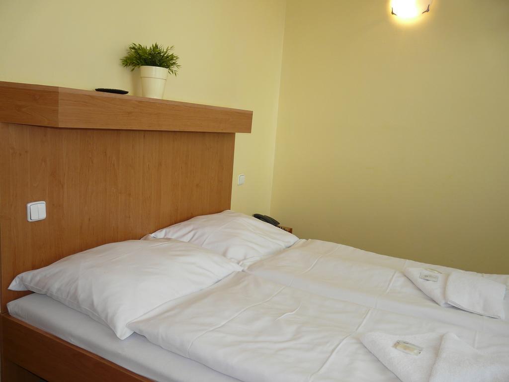 Hotel Ondráš Zlín Quarto foto