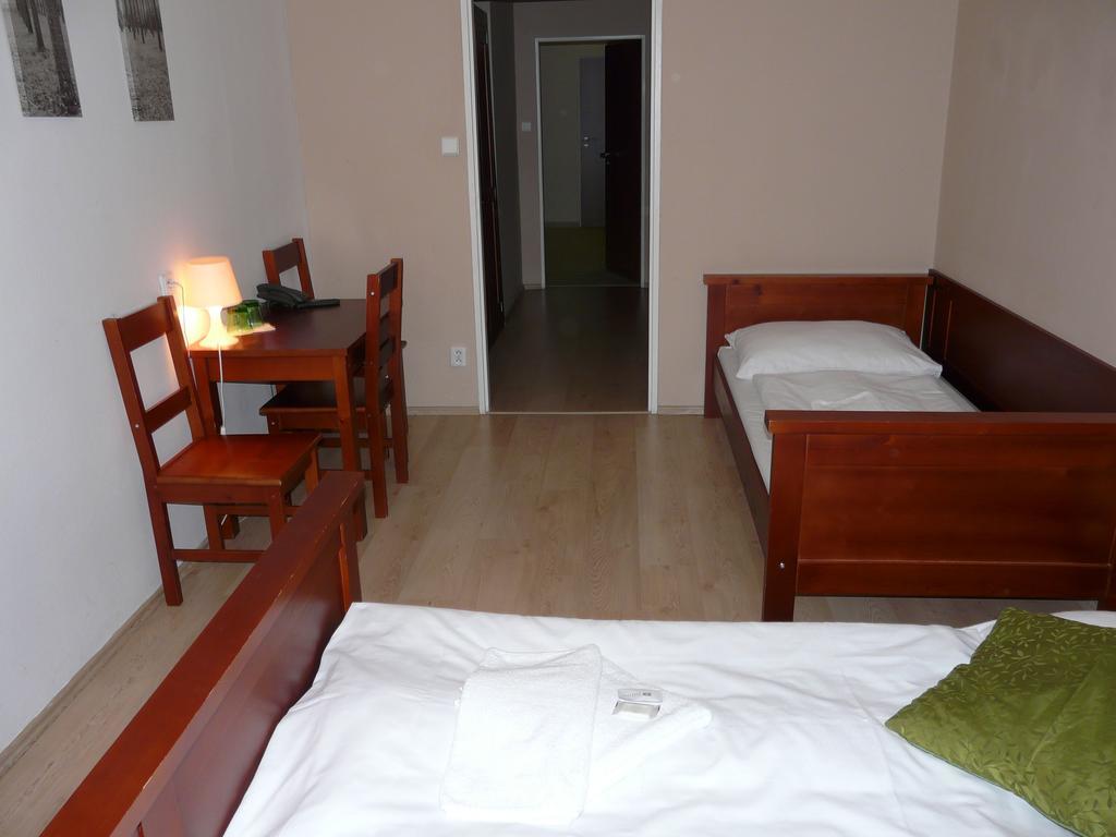 Hotel Ondráš Zlín Quarto foto